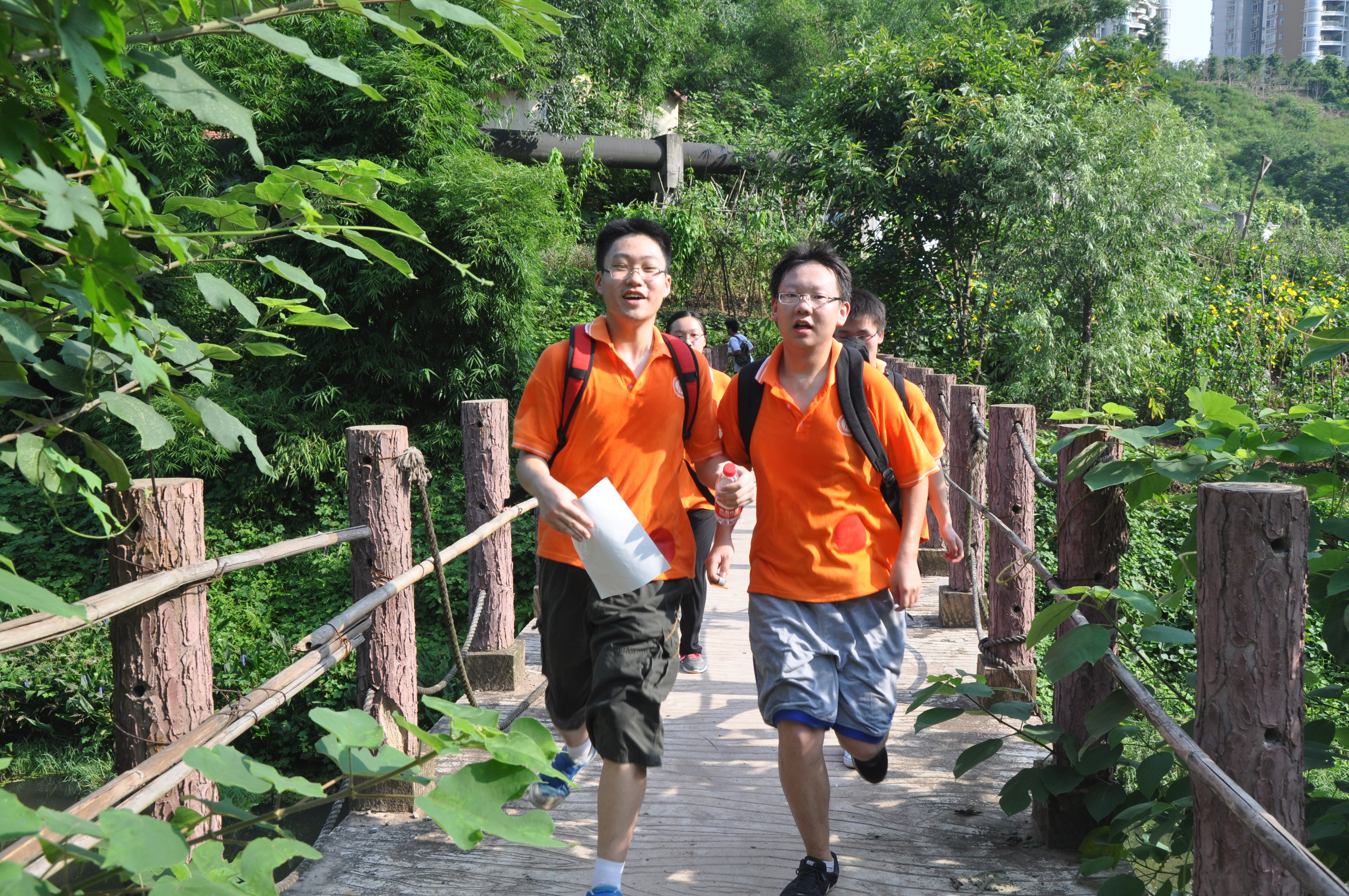 附中学子定向越野展风采