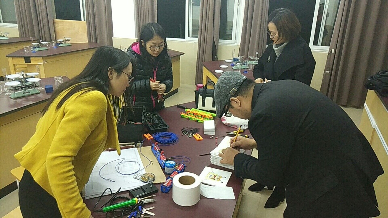 西大附中刘霄潇老师在重庆市初中物理青年教师优质课大赛暨教学技能大赛中斩获一等奖