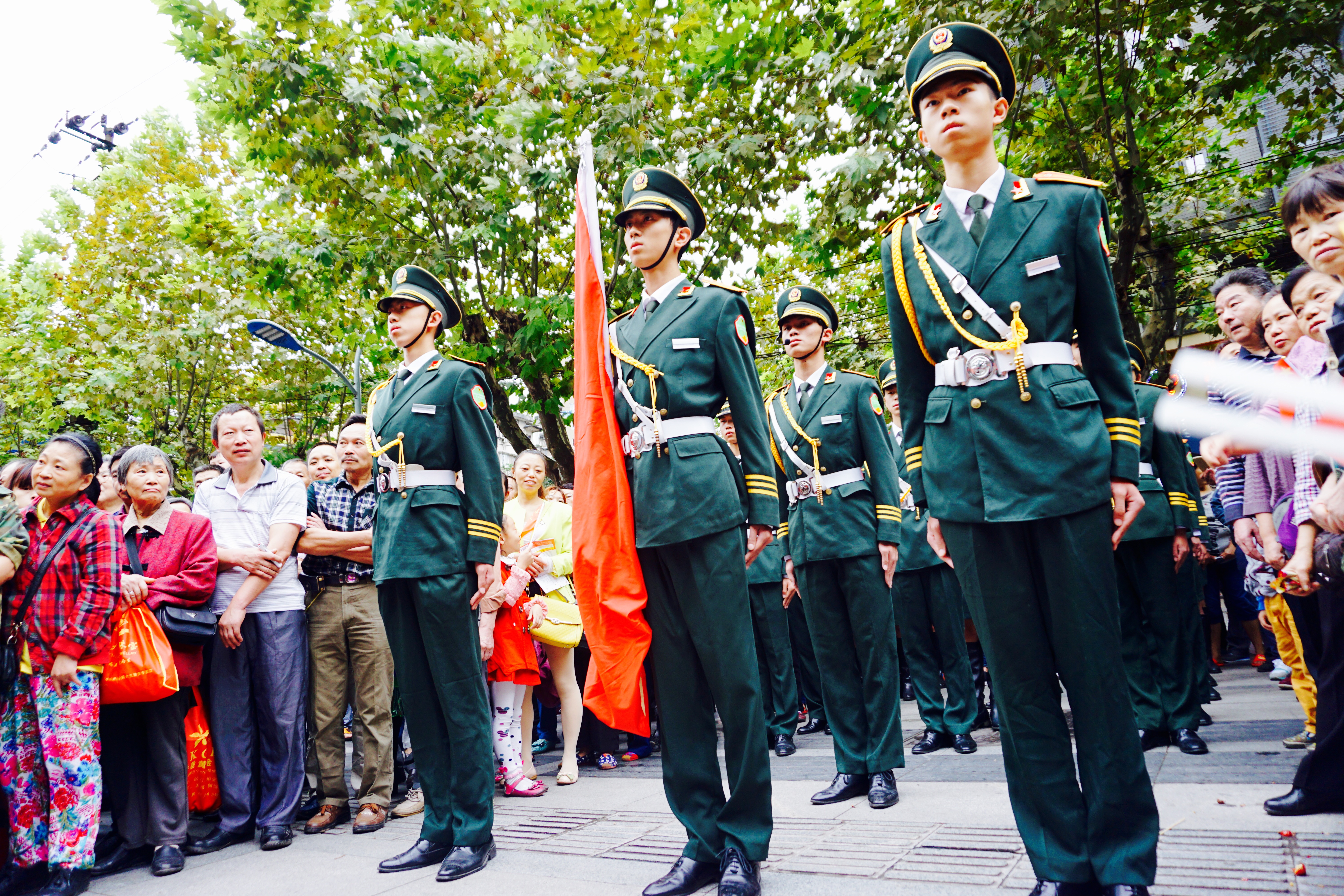 西南大學附屬中學校 - 國慶盛會 難忘留影——我校學生國旗班精彩亮相